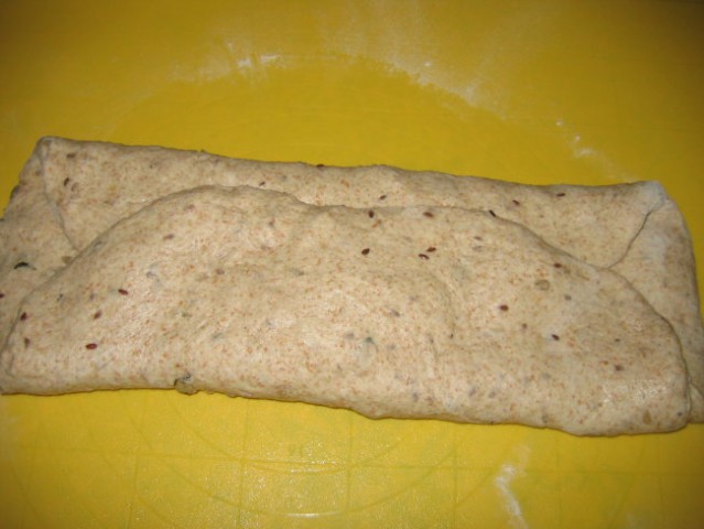 Polnozrnat kruh narejen s solno kvasno emulzijo