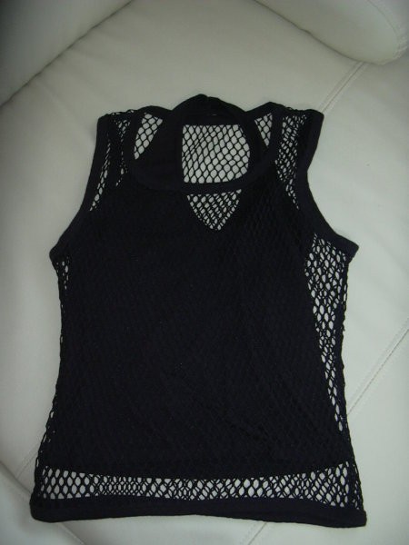 Skupaj s črno majčko