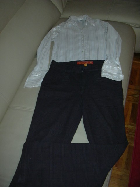 Komplet elegantne hlače fishbone št 26 (so malo večje tako za 36) in srajčka S...komplet 1