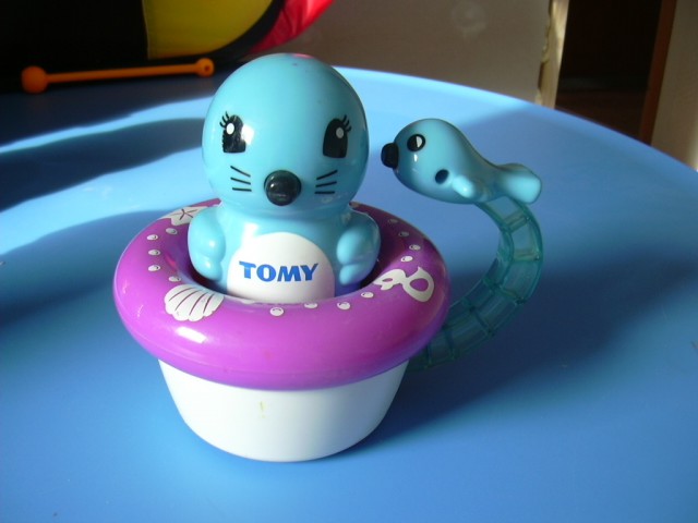 Delfinček TOMY....2,5eur