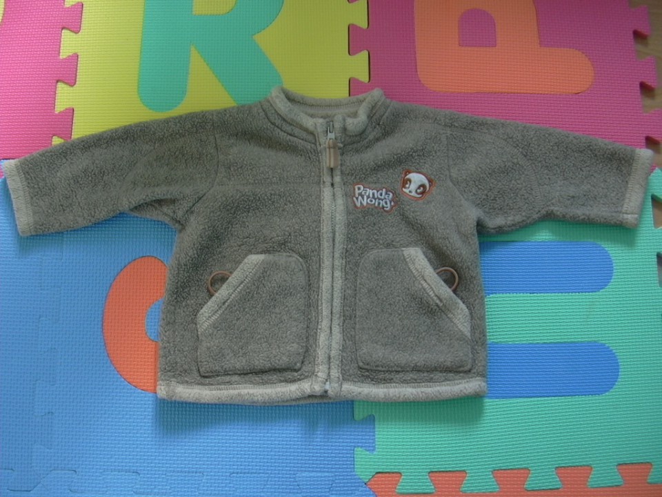 jaknica za pomlad (kot flis) lepo ohranjena H&M št 68 (malo večja)...5eur