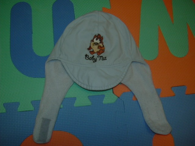 Disney tanjša kapica...notranja stran iz flisa. primerna za 1leto....2eur