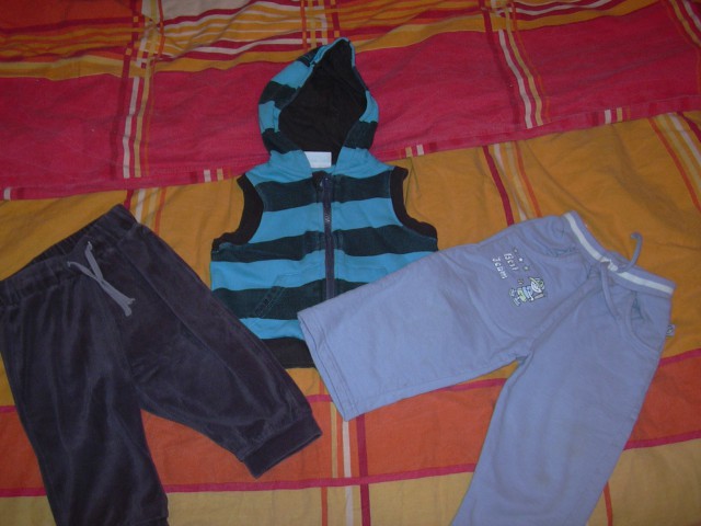 Brezrokavnik in 2Xtrenerka (pliš je H&M)... vse je več nošeno in št 80...komplet 6eur REZ.