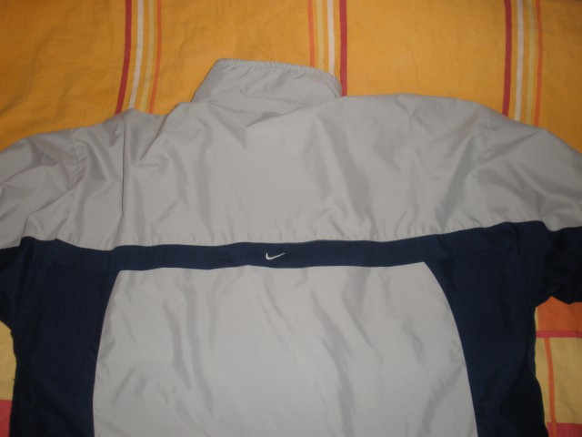 Moška trenerka zadaj