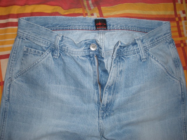 Spodaj so malenkost nacufane