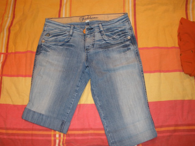 Hlače iz New Yorkerja št 27 (je nekje 34-36), kot nove! lahko se nosijo nad kolenom ali po