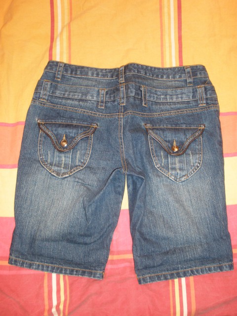 Takko hlače zadaj...