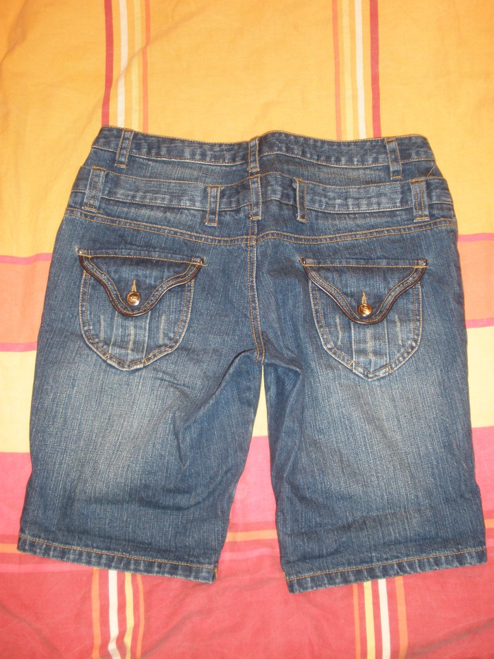 Takko hlače zadaj...