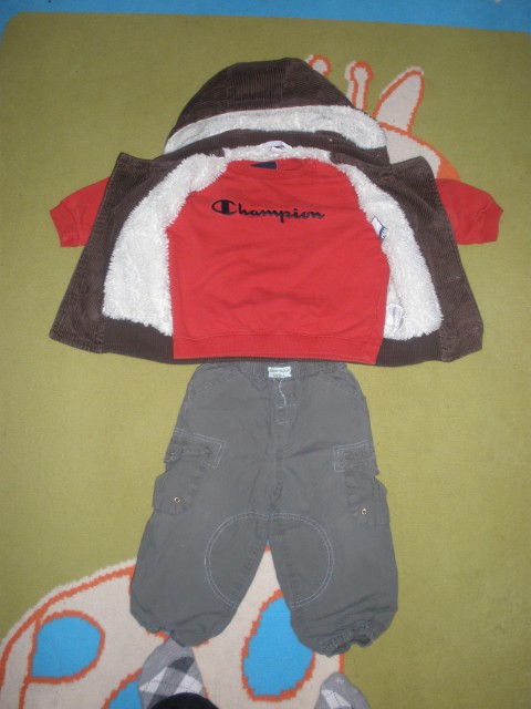 Komplet št.86 (le brezrokavnik je št 80 vednar velik za 86)...15eur