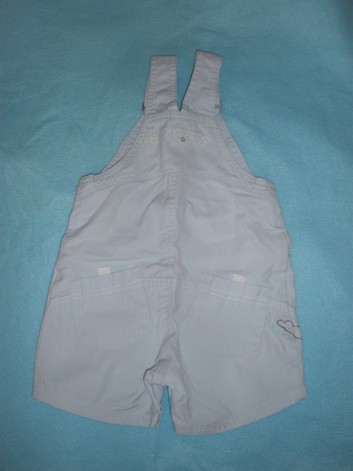 zadaj (so zelo lepo ohranjene)