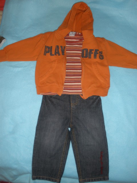 Komplet majčka dolg rokav, jopica in jeans hlače...št.86...10eur 