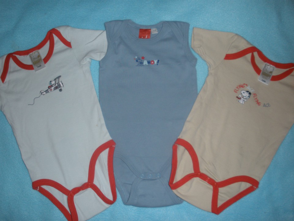 snoopy bodiji (zelo lepo ohranjeni)...št.74/80...sredinski prodan...oba skupaj 3eur