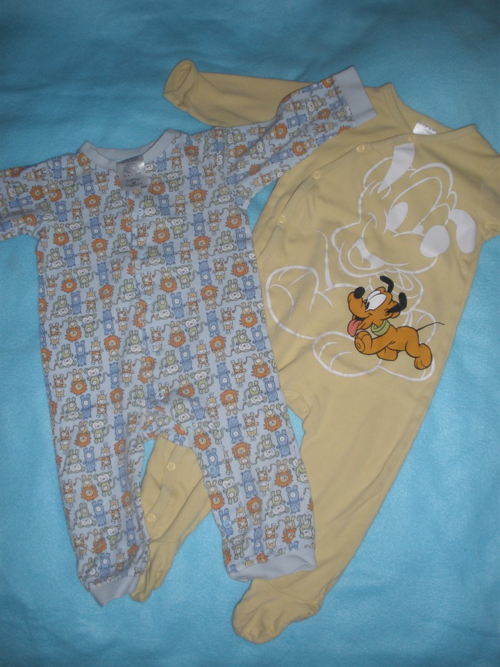 H&M pižamici št.80... pluton rezervirana, leva pše na voljo 4,5eur