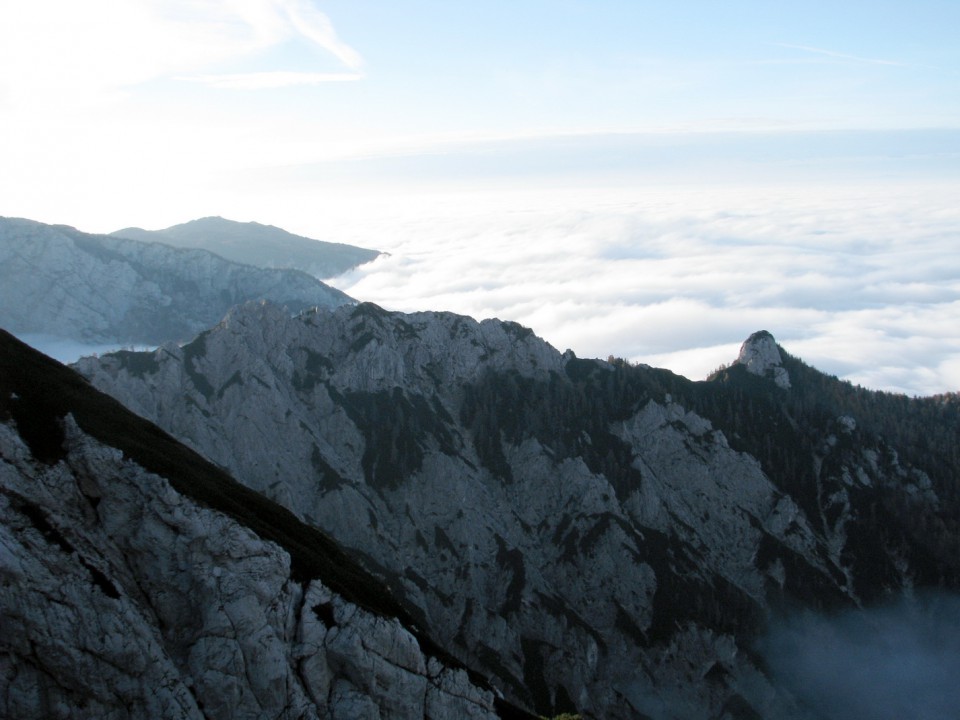 Pogled na greben med Kamniškim Dedcem in Staničevem vrhom. To je bilo v načrtu danes. Pa s