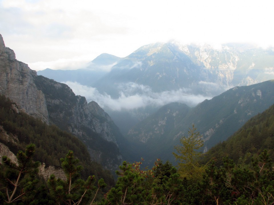 Pogled nazaj v dolino.