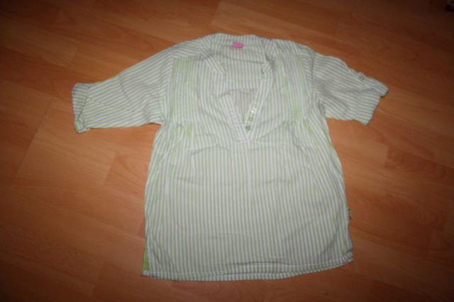Zeleno bela  lepa srajčka st.122 2,5€