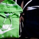 Nike żensko S, kapucar in športne hlače, 22 eur