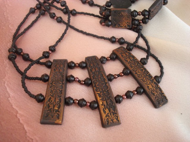 Ogrlica + zapestnica (črna + bron patina)
oddana