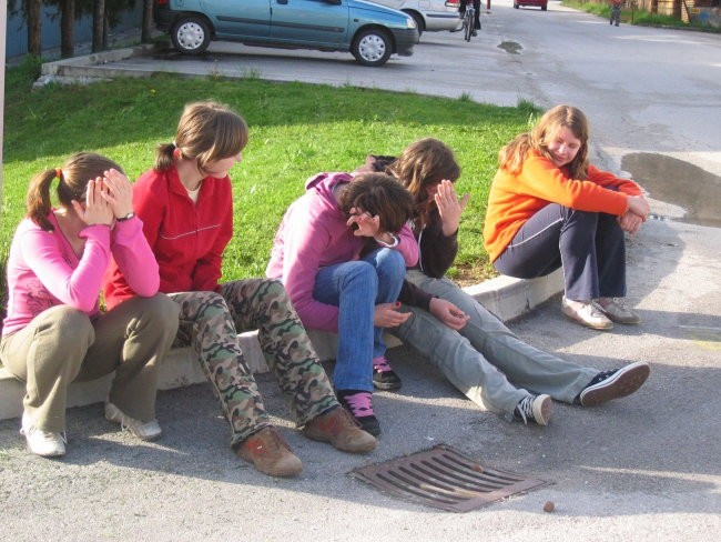MA DEJ URŠA, PUST NAS ŽE NO!!! SE SMO ŽE DOST ZA DANS!!!!!