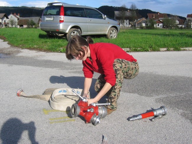 MA TA URŠA NI NIKOL ZADOVOLNA. ZMERAJ BI RADA ŠE NEKAJ POPRAVLA!!!!