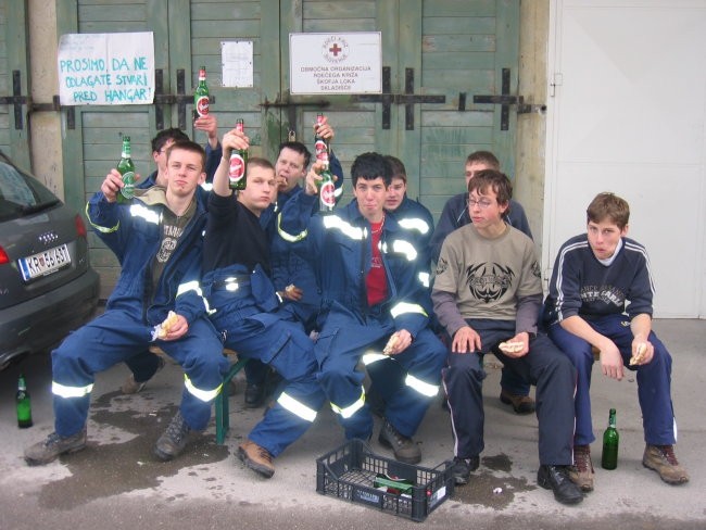 PRIPRAVNIKI NA ZELO ZASLUČENEM SENDVIČU IN SOKU....
