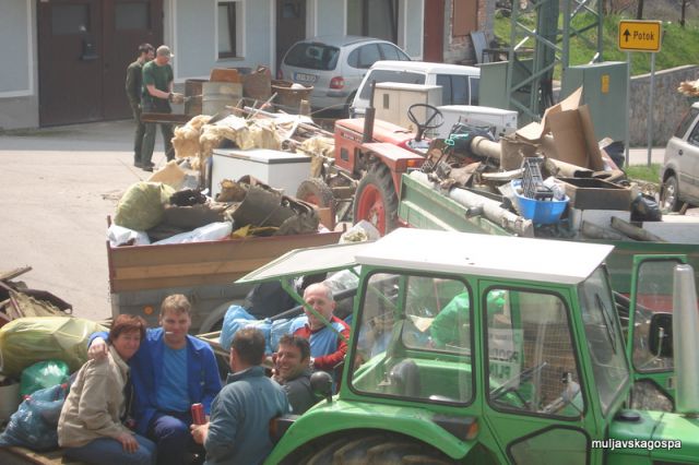 Zbirno mesto odpadkov pod Bobijevem trgom