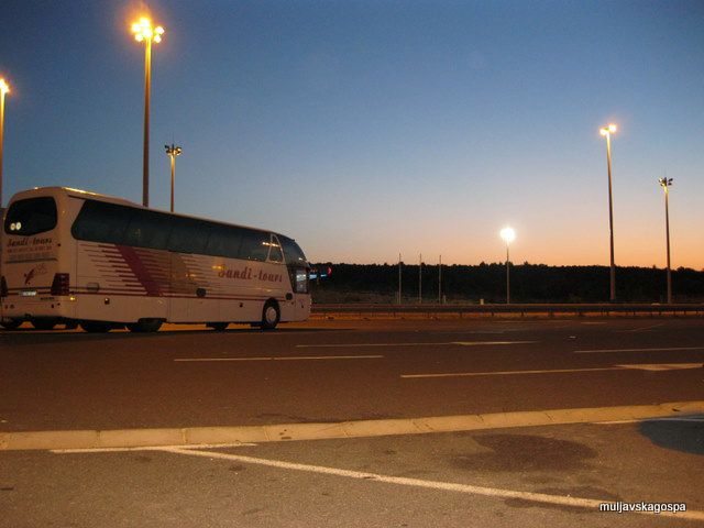 Sončni vzhod nekje ob avtocesti do Splita