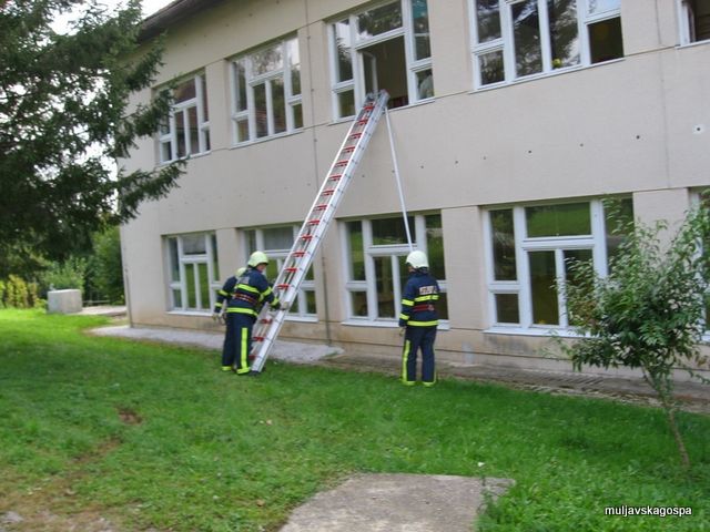 Evakuacija na PŠ Muljava, oktober 2010 - foto