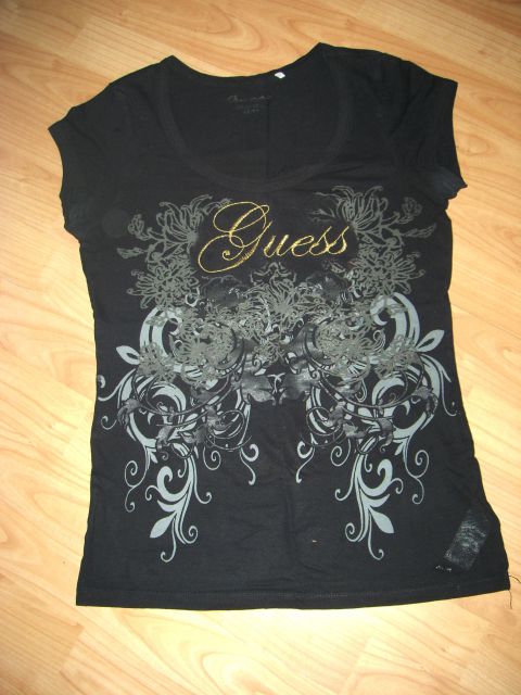 Majica Guess, št. S/M (ustreza obema konfekcijskima številkama)