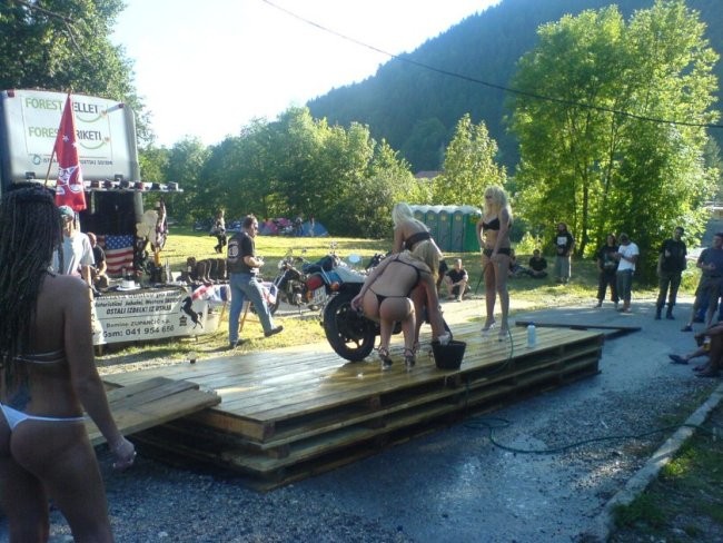 FREISING RIDERS - BIKINI BIKE WASH - foto povečava