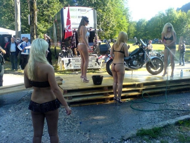 FREISING RIDERS - BIKINI BIKE WASH - foto povečava