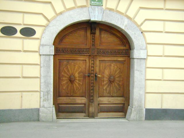 I like a good door!  - foto