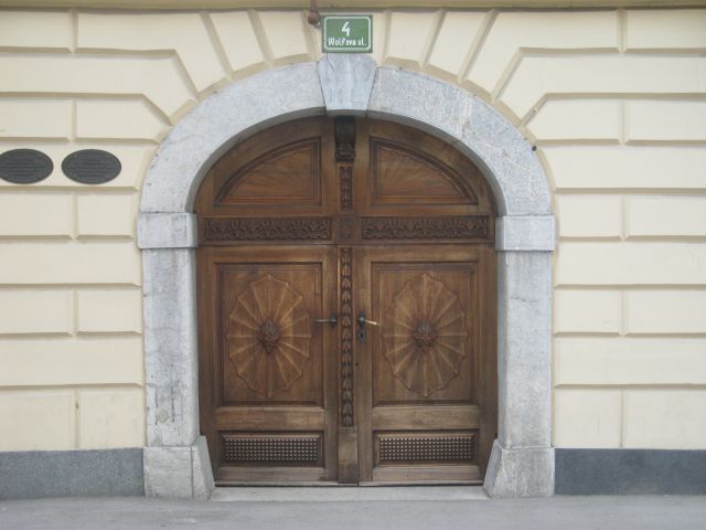 I like a good door!  - foto
