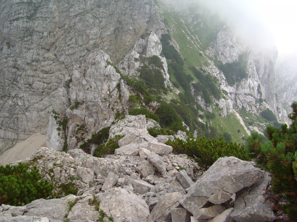 Pogled z vrha k sedelcu