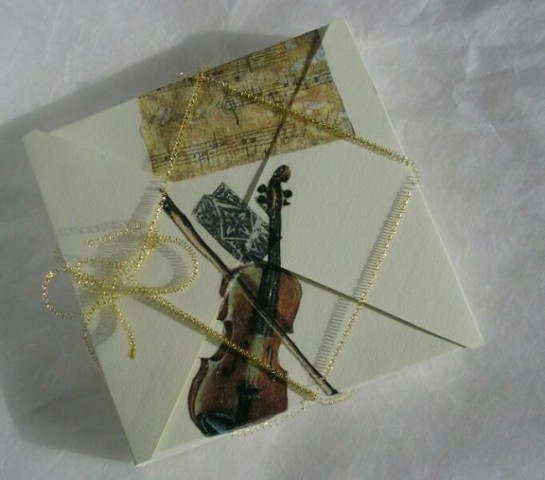 škatlica za ogrlico, ki jo je prejela violinistka