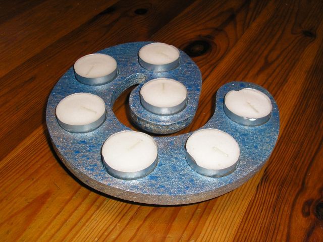 Malo svečnikov - vezana plošča