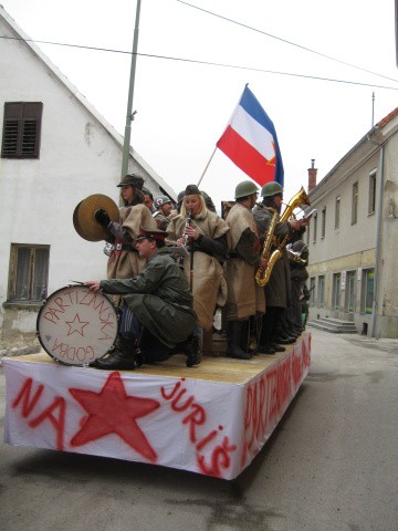 VUZENICA, pust- PARTIZANI, 22.2.2009 - foto povečava