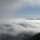 Pogled z vrha na Ljubljansko kotlino. Za orientacijo, na levi se vidi vrhova Šmarne gore n