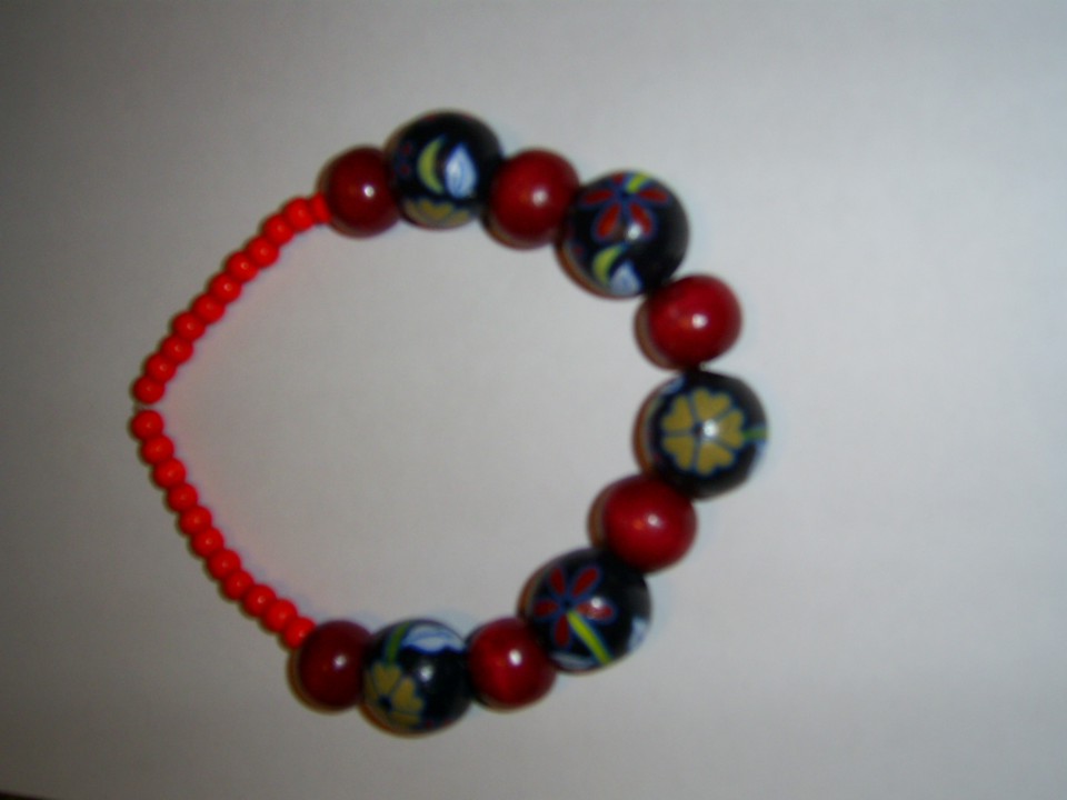 ogrlice iz lesenih perl (25 mm)
lesene.ogrlice@gmail.com