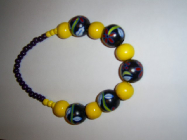 Ogrlica iz lesnih perl, različne velikosti, barve
lesene.ogrlice@gmail.com