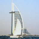 slikan iz jahte na gulf moru uspred je burj al-arab uzad jumeirah