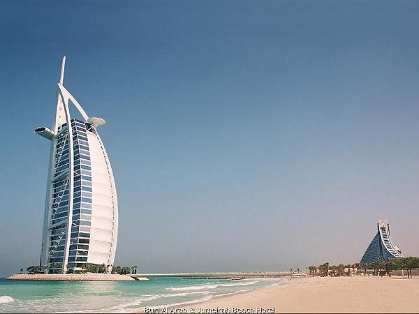 To mi je pa nancy puslala.uno kao na wodi ja burj al-arab desno kao na kopnm je pa jumeira