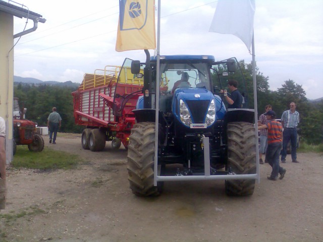 TRAKTOR FORUM DEMO - foto