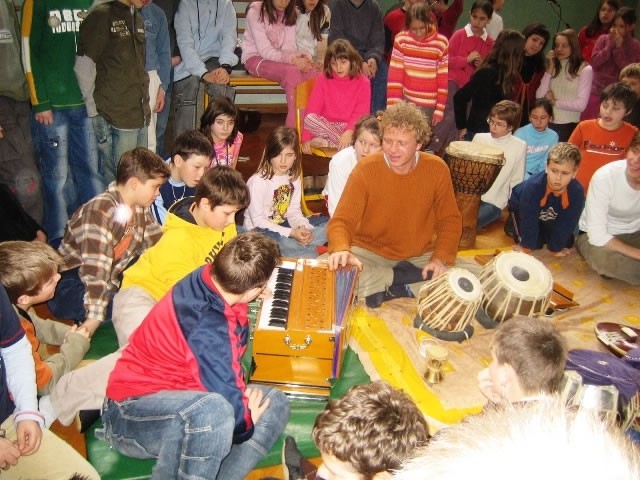 Kulturni praznik in indijska glasbila (2005/2 - foto