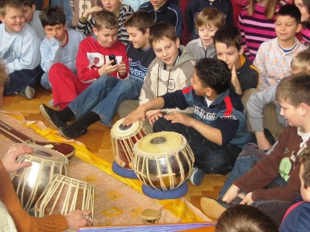 Kulturni praznik in indijska glasbila (2005/2 - foto povečava