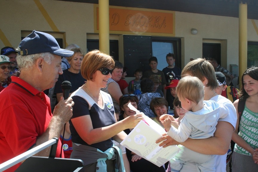 Dan gibanja in druzenja treh generacij (maj 0 - foto povečava