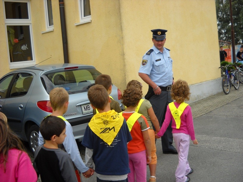 Obisk policaja v 1. razredu (september 2009) - foto povečava