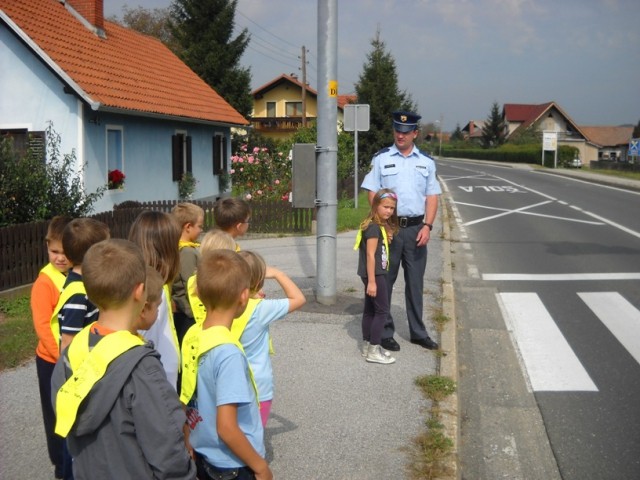 Obisk policaja v 1. razredu (september 2009) - foto