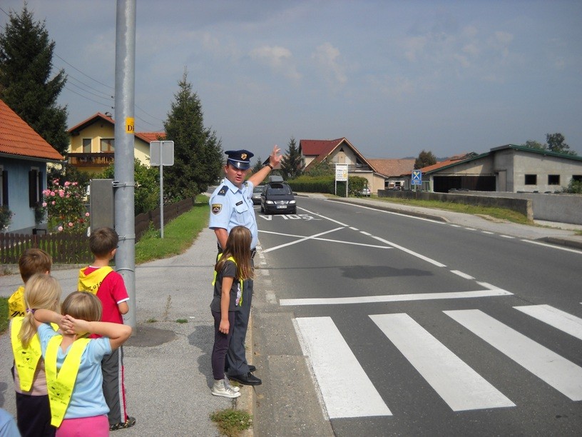 Obisk policaja v 1. razredu (september 2009) - foto povečava