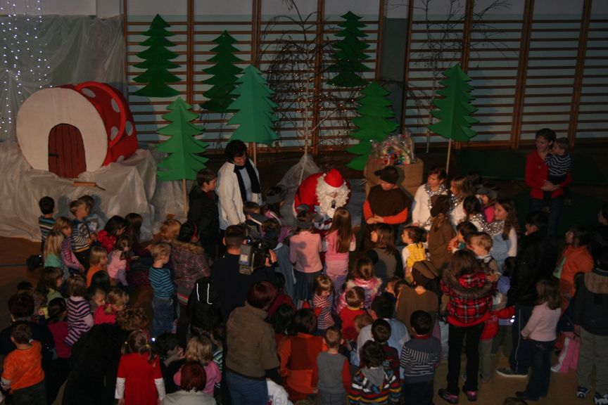 Obdarovanje predšolskih otrok (dec 2009) - foto povečava